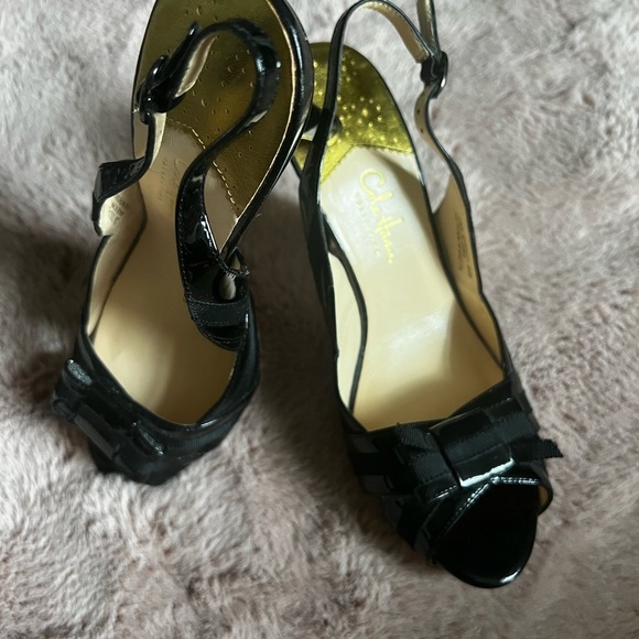 NWOT black heel with bow - Picture 3 of 3